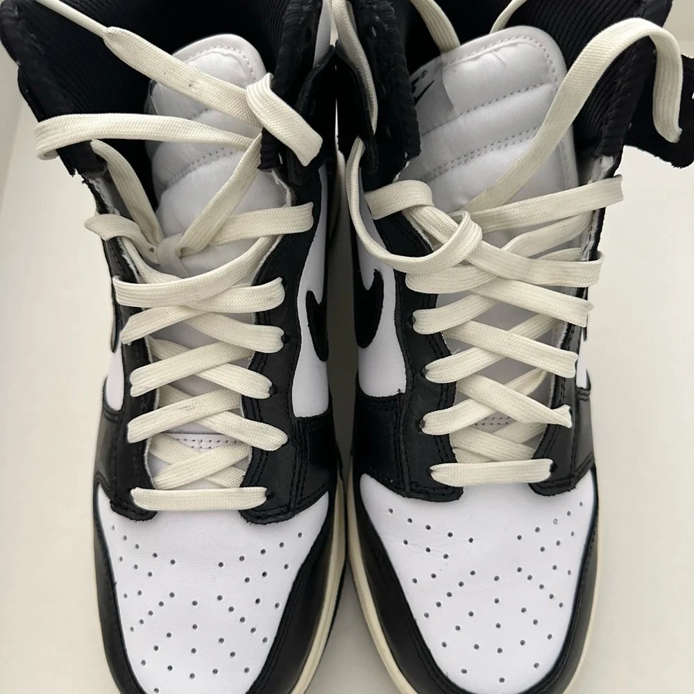 Women’s Dunks Nike High Top - Picture 5 of 6